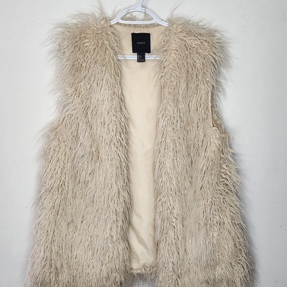 Forever 21 Jackets & Blazers - Forever 21 Beige Shaggy Faux Fur Vest
